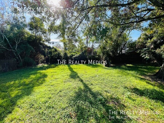 Building Photo - 1332 W Princeton St