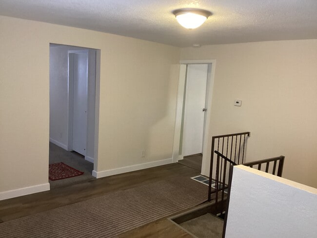 Building Photo - 1102 E 2nd St