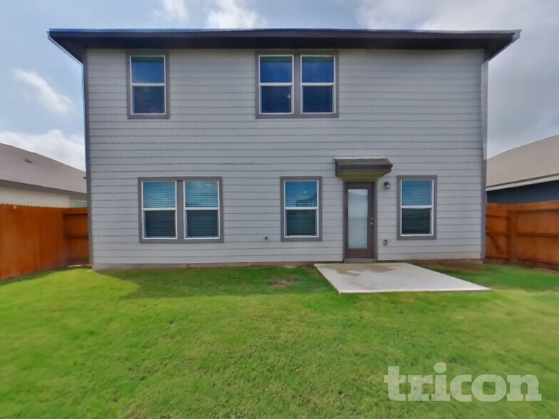 Building Photo - 13605 Paxton Blvd