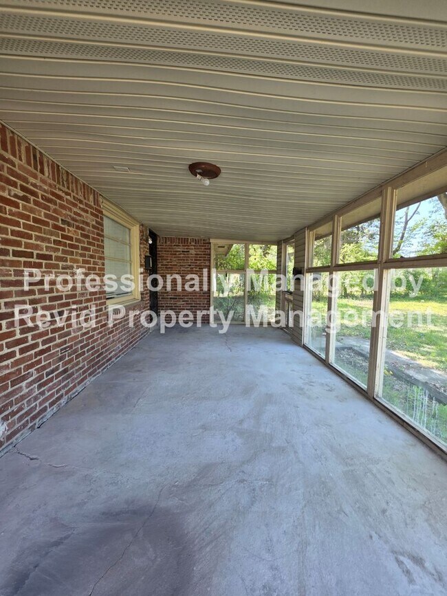 Building Photo - 3541 Stuart Rd