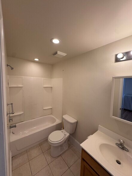 Building Photo - 2714 E County Line Rd