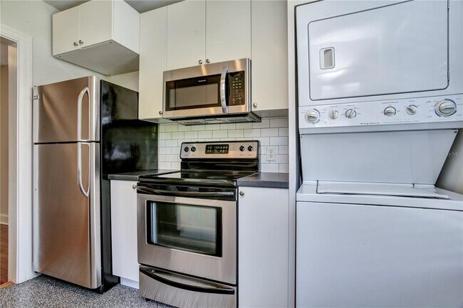 Building Photo - 404 S Westland Ave