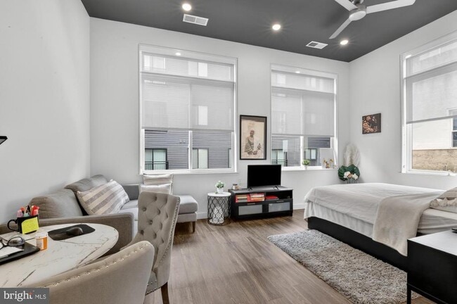 Building Photo - 525 N 41st St