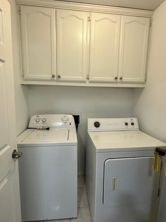 Building Photo - 3018 Ashley Pl