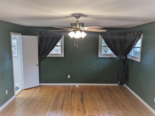 Building Photo - 315 Martha Lee Dr