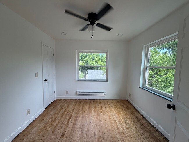 Building Photo - 419 Elm St