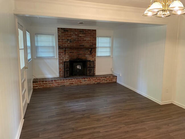 Building Photo - 688 Joryne Dr