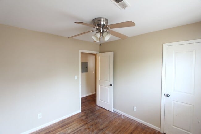 Building Photo - Great Home - New on The Market!!  Convenie...