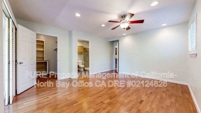 Building Photo - 652 Corlano Ave