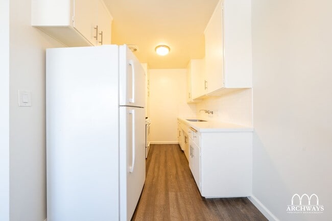 Building Photo - ~ Beautiful and Spacious 1 bd/1bath in Santa Monica ~