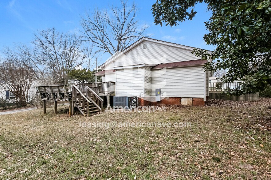 Building Photo - 605 W 7th Ave