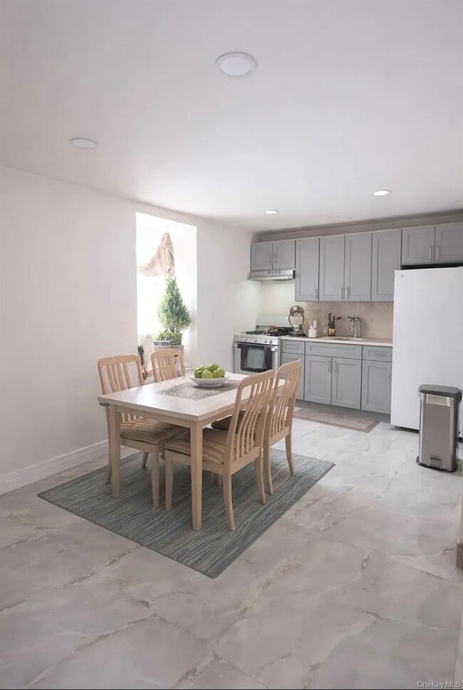 Building Photo - 49 Gladys St