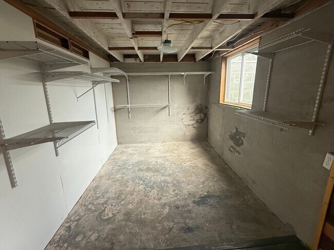 Building Photo - Now renting 3 bedroom House
