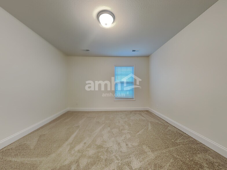 Building Photo - 1617 Silver Spur Ln