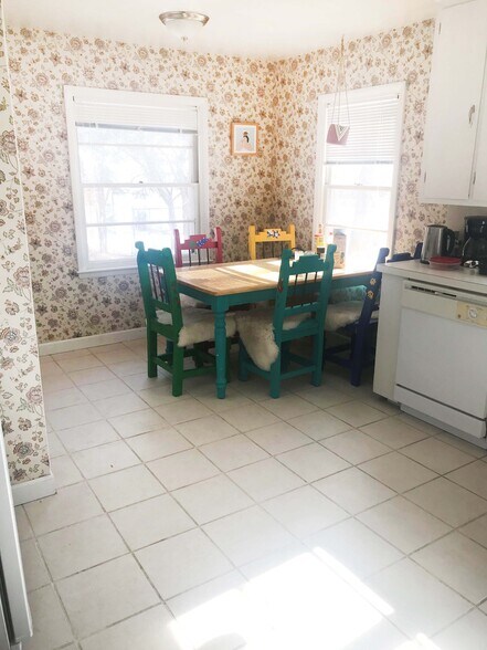 Kitchen Dining - 636 S Loomis Ave