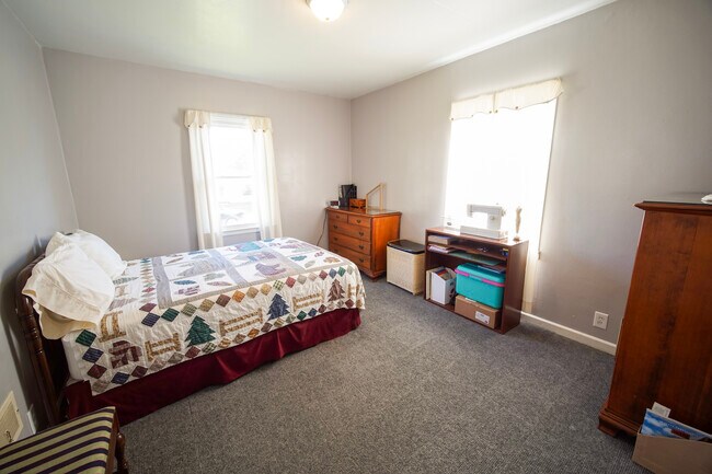 Bed 1 - 1310 W 7th St
