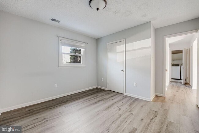 Building Photo - 4512 Lantern Pl