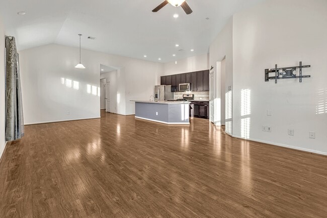 Building Photo - 25403 Brentmoor Dr
