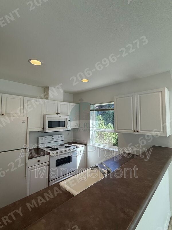 Building Photo - 524 6th Ave W