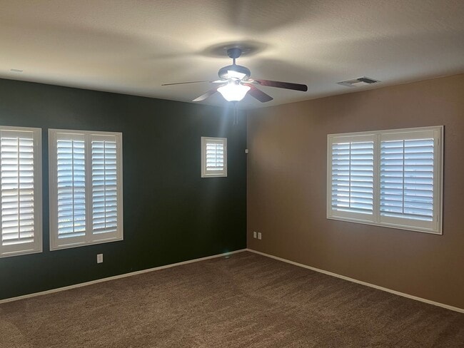 Building Photo - 16412 W Hope Dr