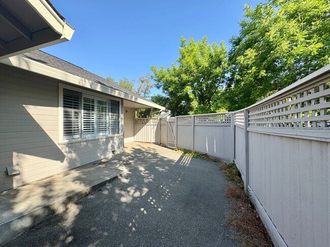 Building Photo - Napa, Gated Community Single Story 2 Bedro...