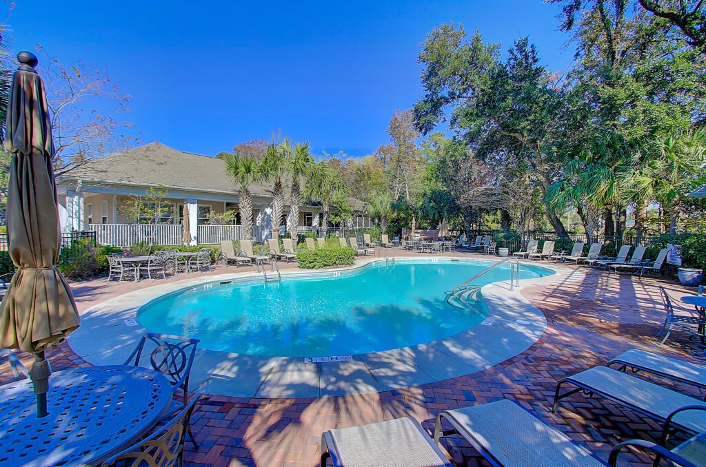 Pool + BBQ station - 1755 Central Park Rd