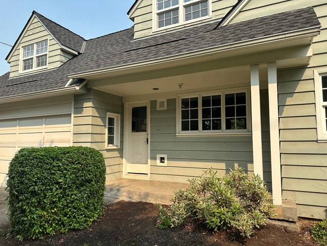 Primary Photo - Custom 1 bedroom apartment in downtown Eug...