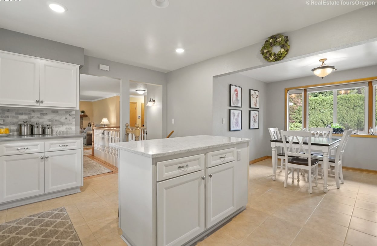 Kitchen Island - 4625 SW 42nd Pl