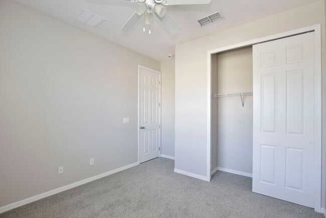 Building Photo - Spacious 4/2.5 Townhome in Gated Community in Avalon Park - Orlando
