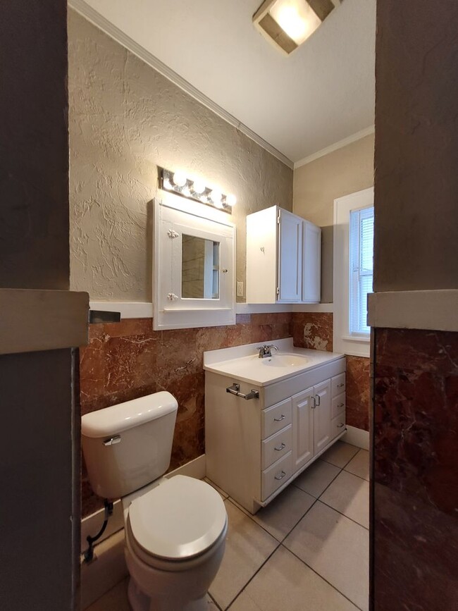 Building Photo - PRELEASING July 2024 - (3-4) Bed/(2) Bath ...