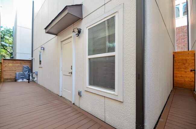 Building Photo - 1319 Isabella St