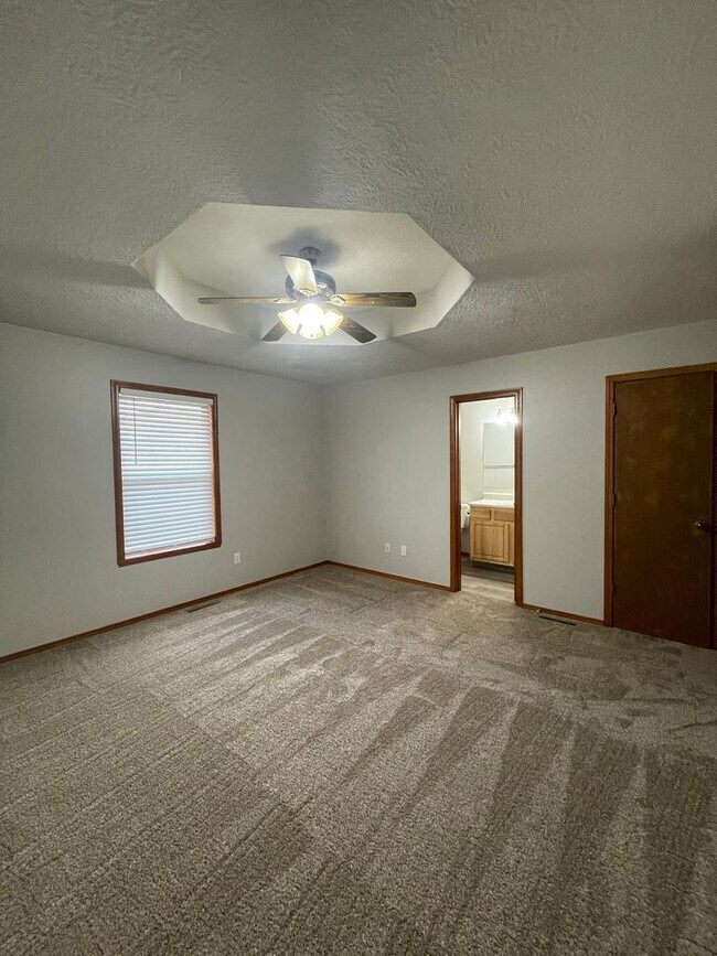 Building Photo - Executive Rental Nestled in Mulberry Ridge Ozark