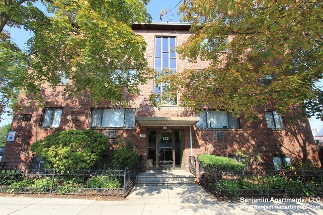 Building Photo - 116 Dustin St