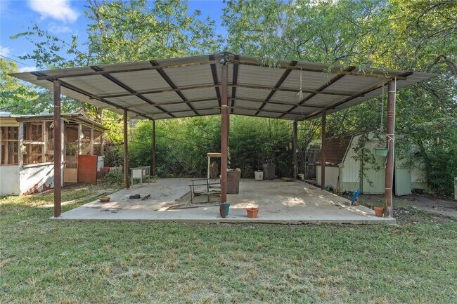 Building Photo - 1820 Live Oak Ave