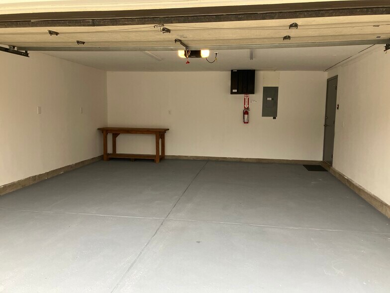 Building Photo - 7948 Thistlewood Ct