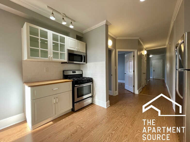 Primary Photo - 3540 N Lowell Ave