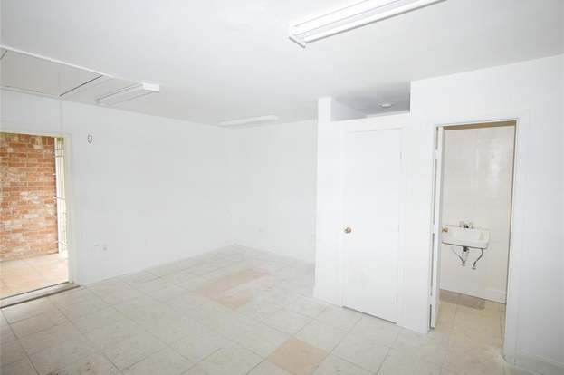 Building Photo - 12314 Plumpoint Dr
