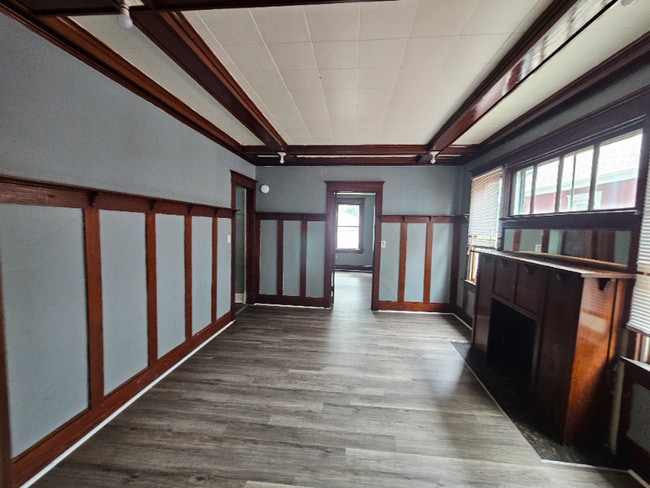 Building Photo - 1616 W Howett St