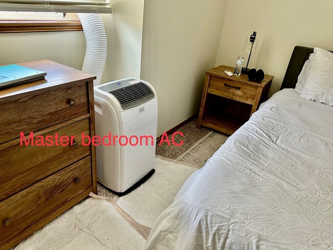 Building Photo - 15904 Admiralty Way