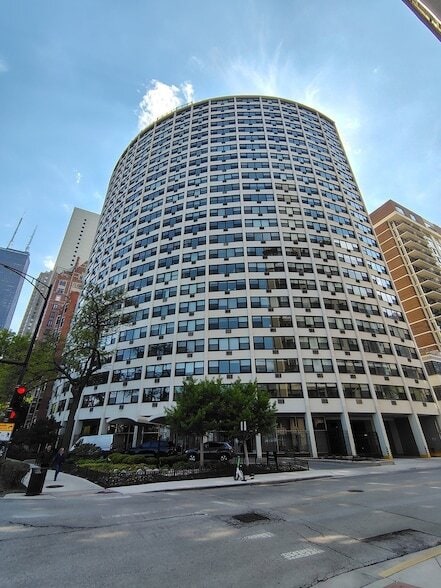 Building Photo - 1150 N Lake Shore Dr