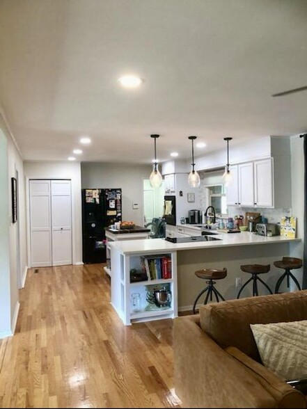 Spacious kitchen with/new fridge, oven, electric stove, dishwasher, and counter top seating - 8205 Ainsworth Dr