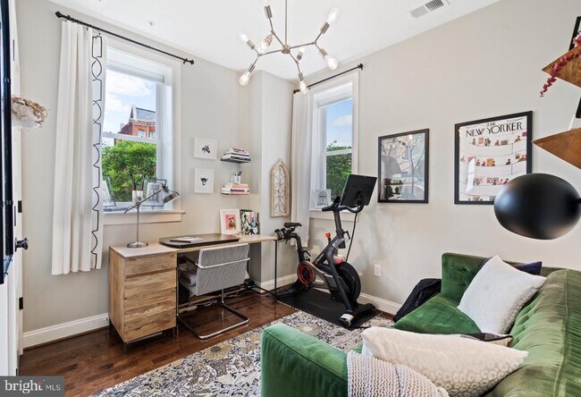 Building Photo - 1249 Kenyon St NW