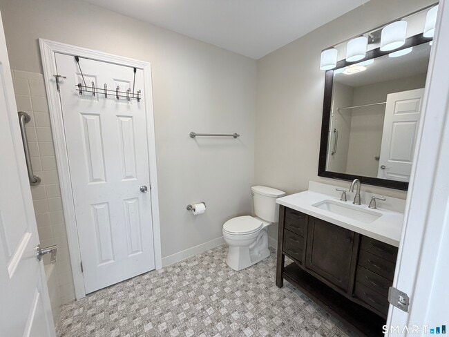 Building Photo - 43 Southwind Ln