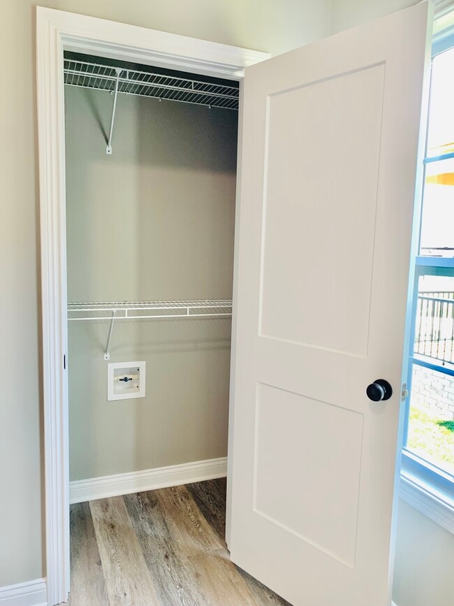 Building Photo - 850 McIntyre St