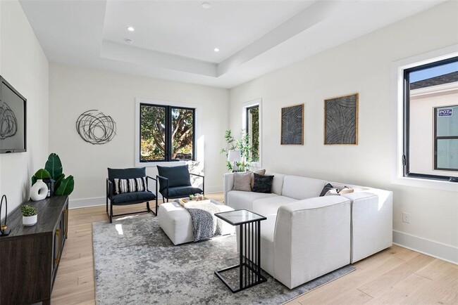 Building Photo - 2106 S Cortez Ave