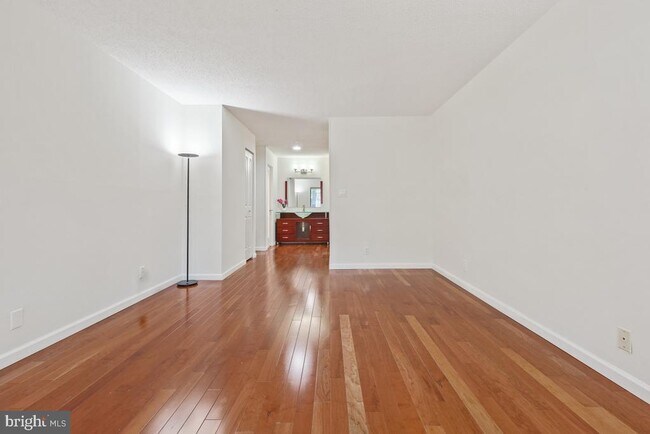 Building Photo - 5904 Mt Eagle Dr