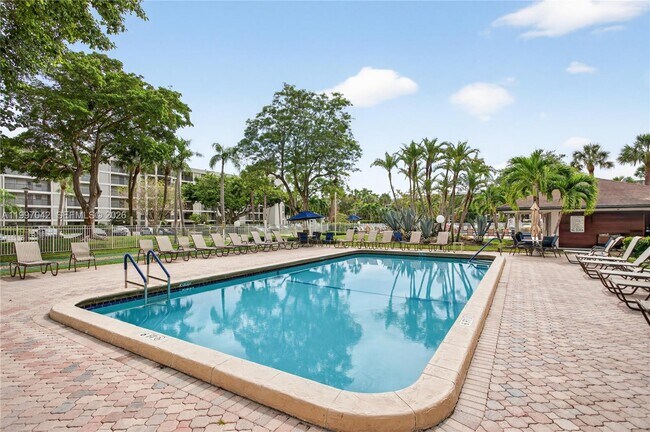 Building Photo - 2671 S Course Dr