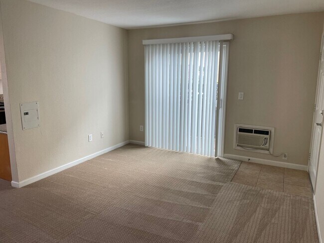 Building Photo - BEADNELL-QUIET UPGRADED CONDO IN GATED COMMUNITY W/ POOL