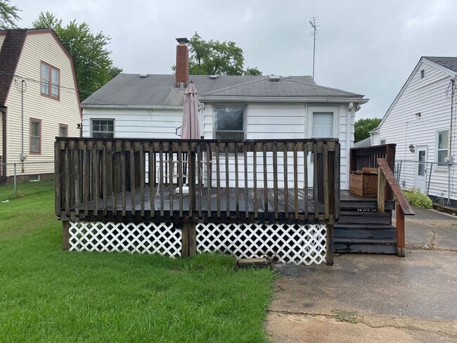 Building Photo - 2 Bedroom/1 Bathroom Home For Lease