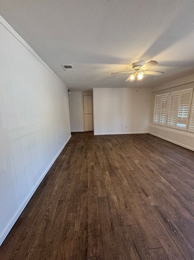 Building Photo - 4122 Aragon Dr